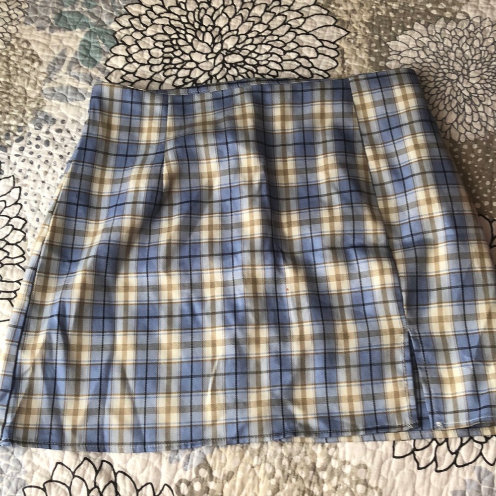 skirt from shein size M worn a few times still in good conditions !!